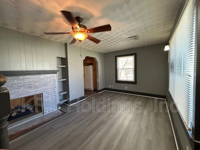 Photo - 409 E Lorengo Ave