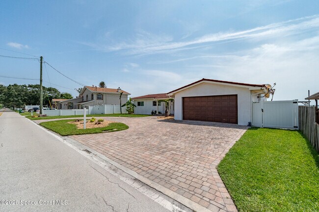 Photo - 1110 S Banana River Dr