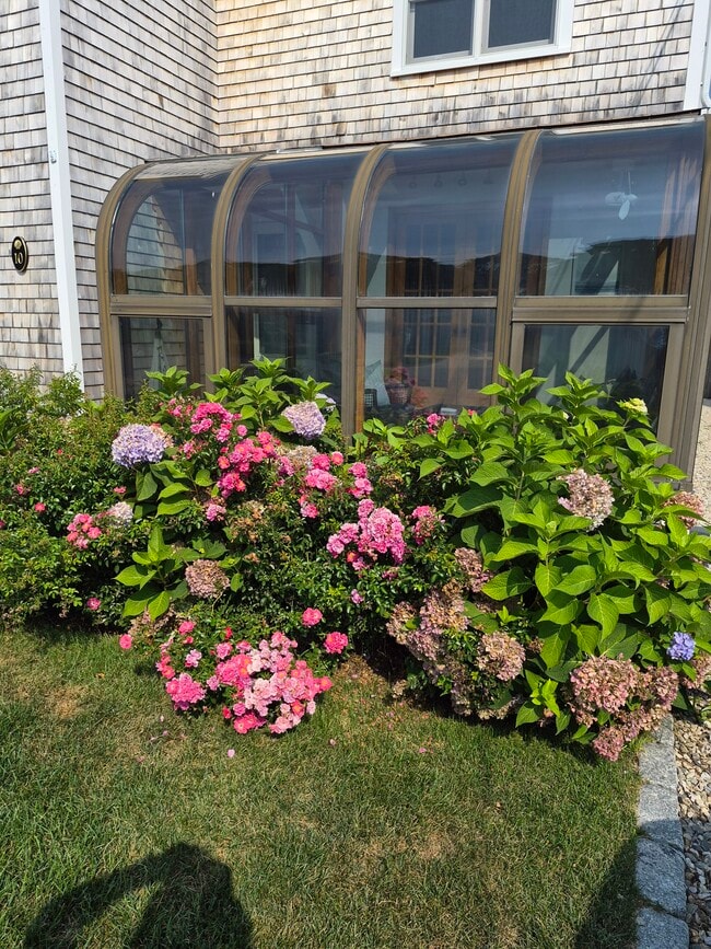 Photo - 10 Breakwater Ct