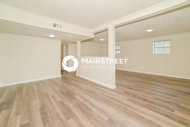 Photo - 4 Bedroom Pet-Friendly Home in Knoxville, TN with Main Street Renewal