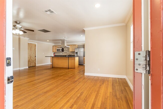 Photo - 2098 Harland Dr