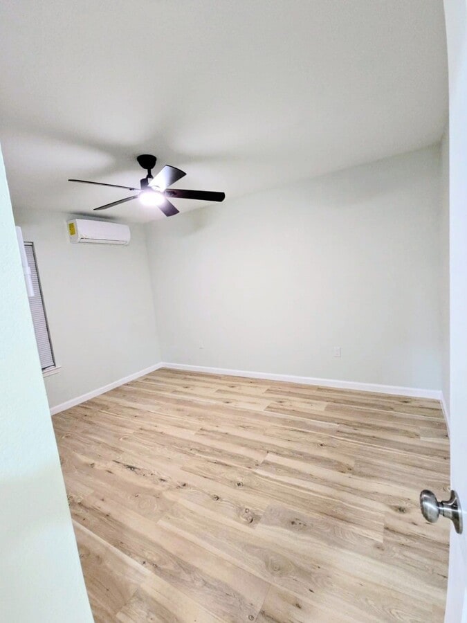 Photo - 401 Trichelle St