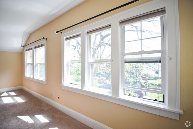 Building Photo - CLA2533 Unit B Rental