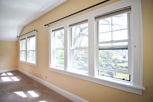 CLA2533 - CLA2533 Apartment Unit B
