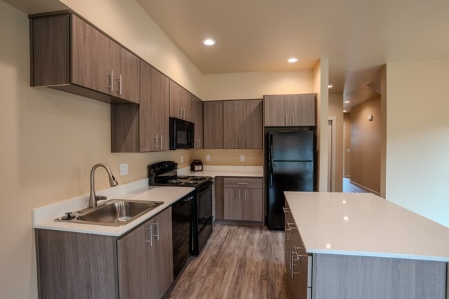 Photo - 5915 Joynak St S