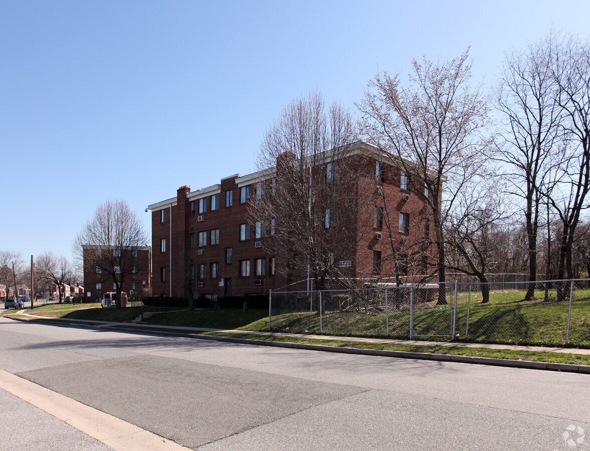 Photo - 4775 Huron Ave