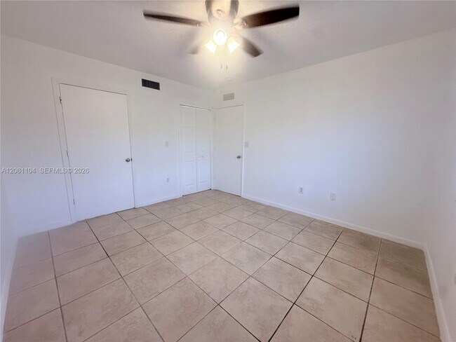 Photo - 995 NE 34th Ave Unidad 101