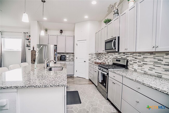 Photo - 688 Bridgestone Way