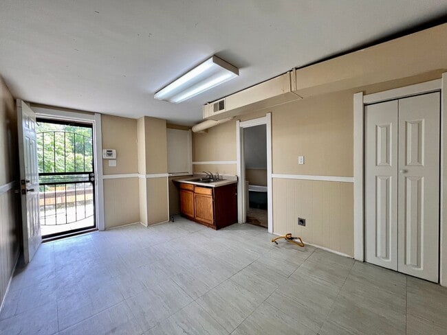 Photo - 3010 Warsaw St Unit Upper