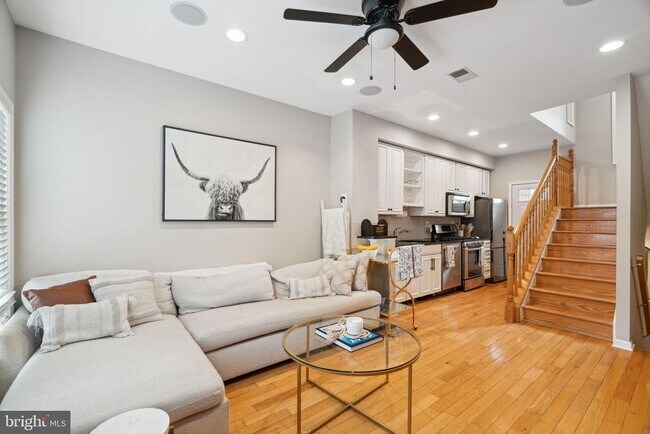 Photo - 2357 Montrose St