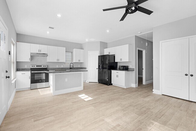 Photo - 4651 Mallow St