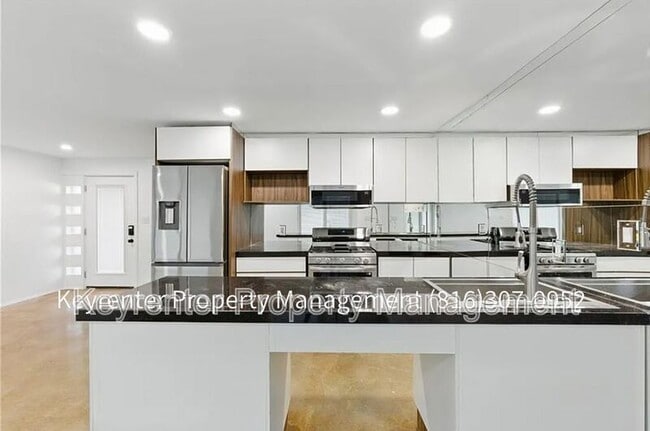 Photo - 4011 S Minnie St