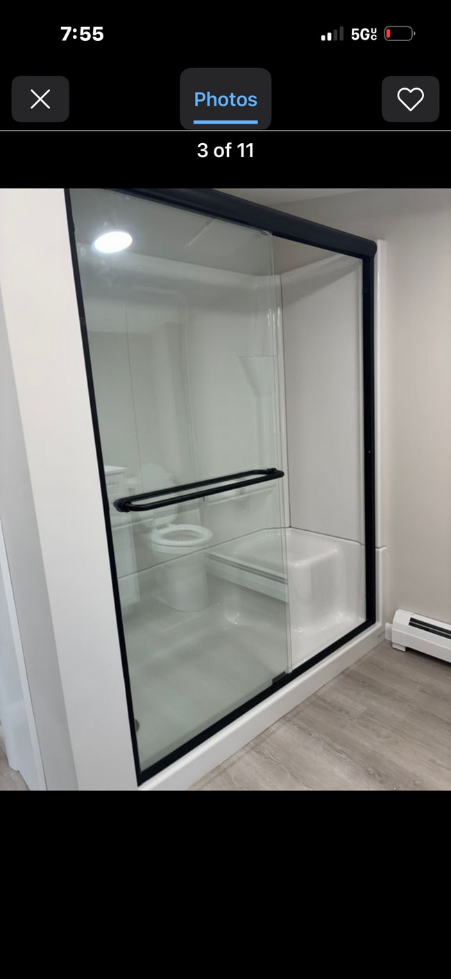 Nueva ducha con puertas de cristal - 2136 Grace Ave Unidad 2136 B