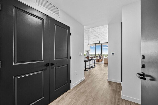 Photo - 221 Main St N Unidad 1517