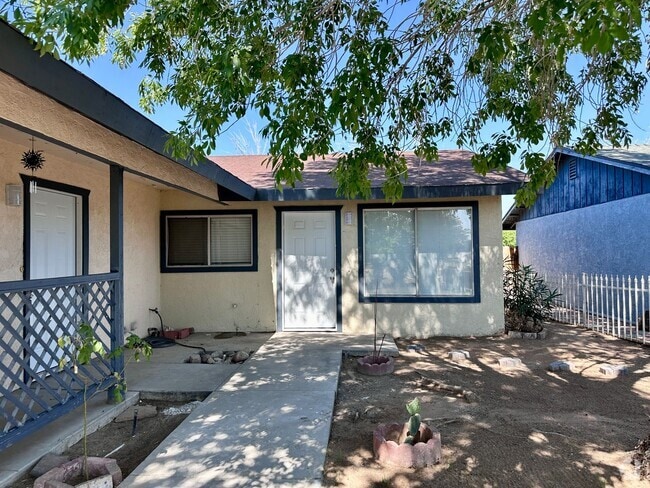 Building Photo - 241RI Unit #A Rental