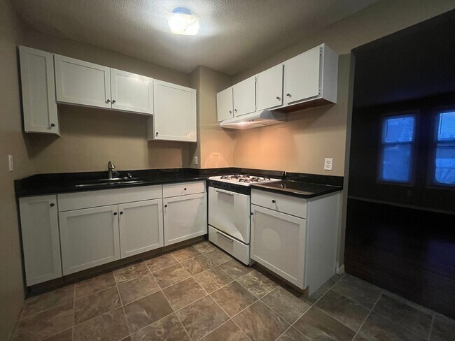Photo - 581 Park St Unit Upper