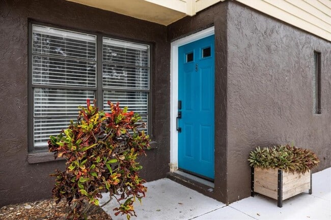 Building Photo - 960 Highland St