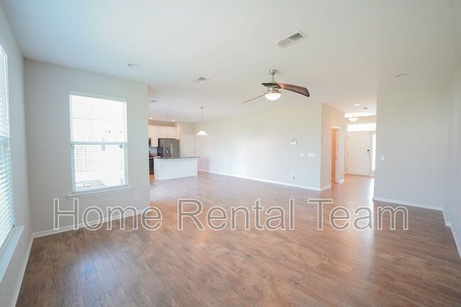 Photo - 215 Shelton St