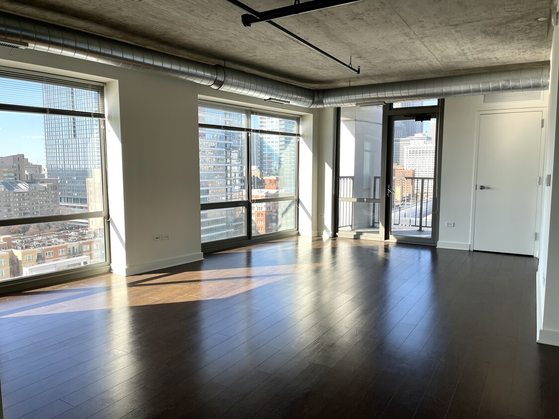 Photo - 800 S Clark St (Chicago, IL)