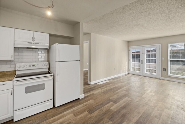 Photo - 404 Sunny Ln