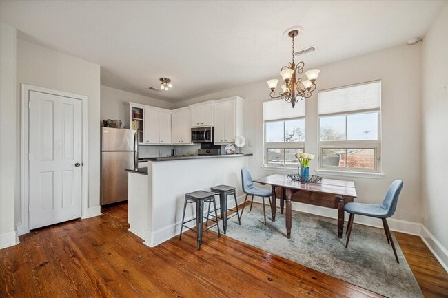 Photo - 725 Martin St