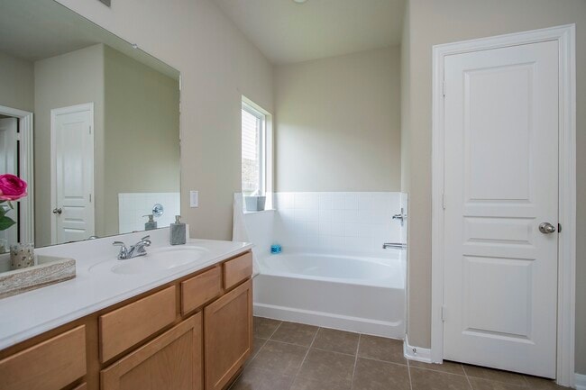 Building Photo - 2209 Onyx Ct