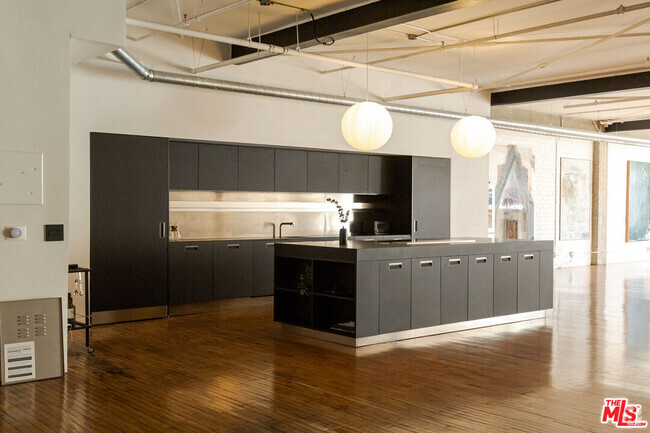 Building Photo - 500 Molino St Unit 218 Rental