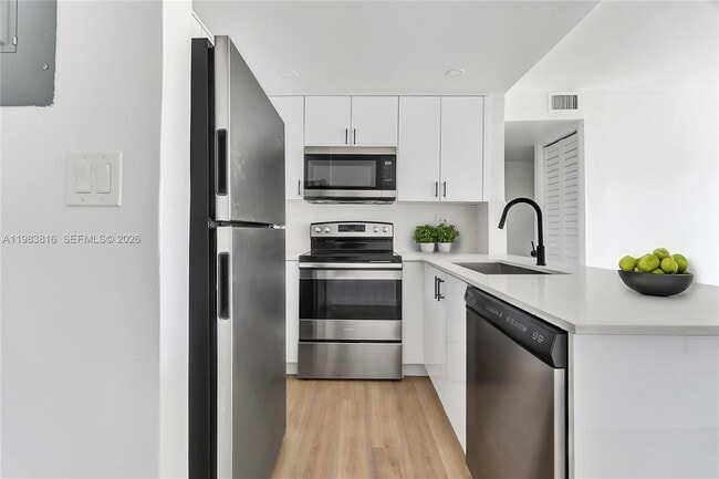 Photo - 620 SW 10th St Unidad 104