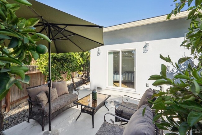 Photo - 524 Tipperary Dr Unit B