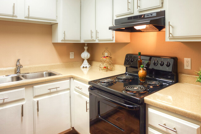 Kitchen - Bellagio Apartments