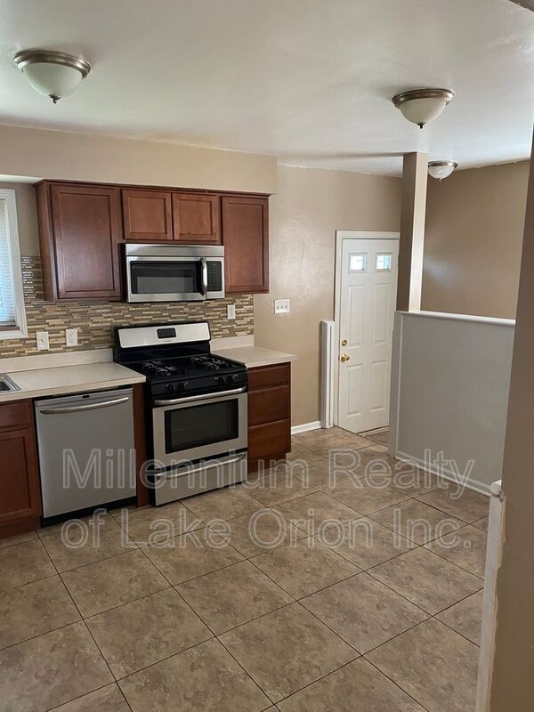 Photo - 24586 Roxana Ave