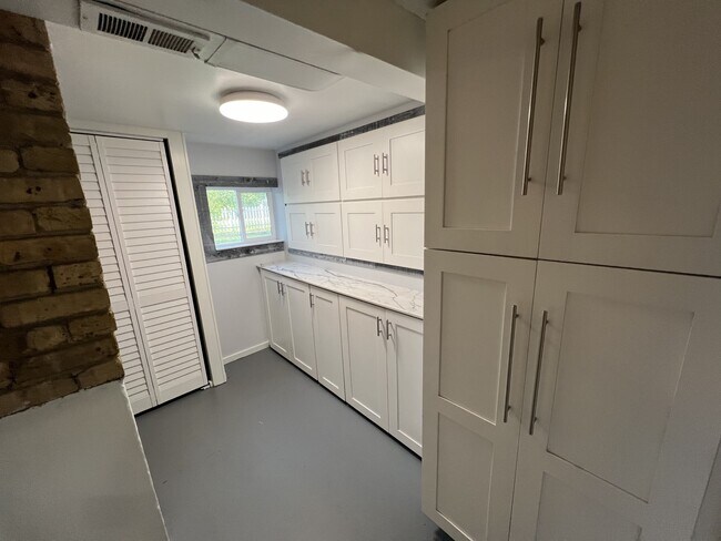 Photo - 220 N Graylynn Dr