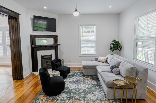 Building Photo - 619 S Peachtree St Rental