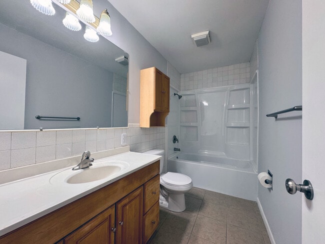 Photo - 2437 Delaware Dr