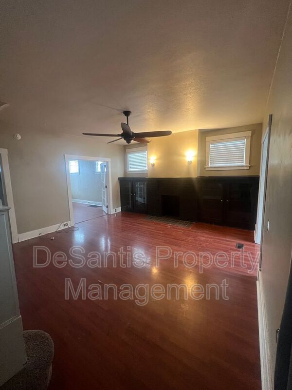 Photo - 913 Russellwood Ave