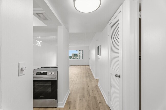 Building Photo - 4500 N Flagler Dr Unit D6