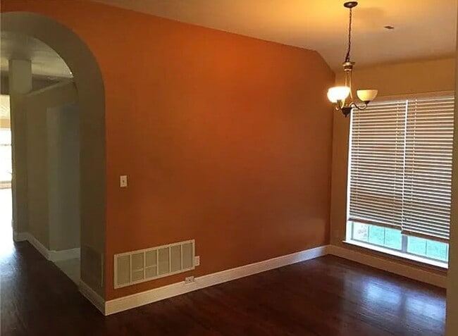 Photo - 2525 Persimmon Dr