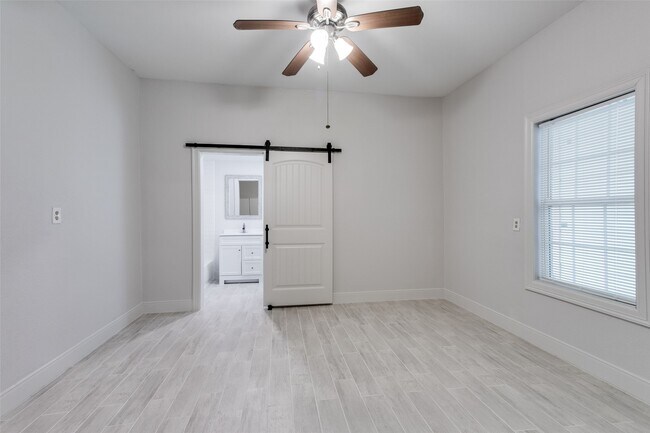 Photo - 7133 Avenue C