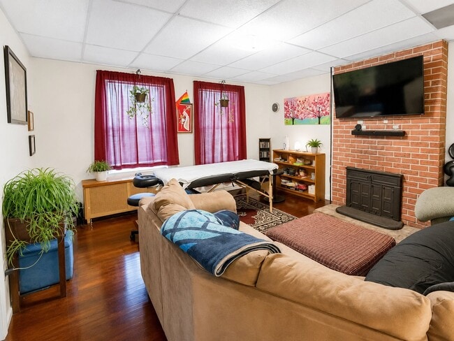 5432 Baywood St Unit 2
