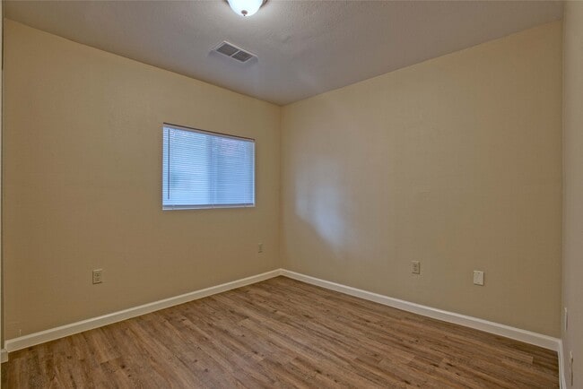 Photo - 10055 Hardison Ln