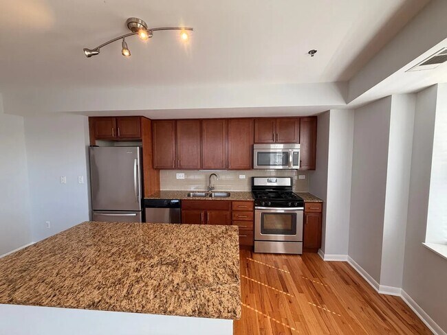 Photo - 1337 W Fargo Ave Unit 204
