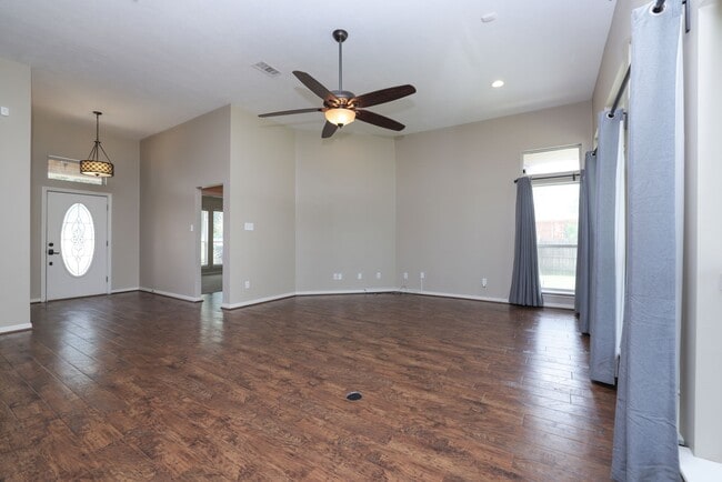 Photo - 105 Lawrence Marshall Dr