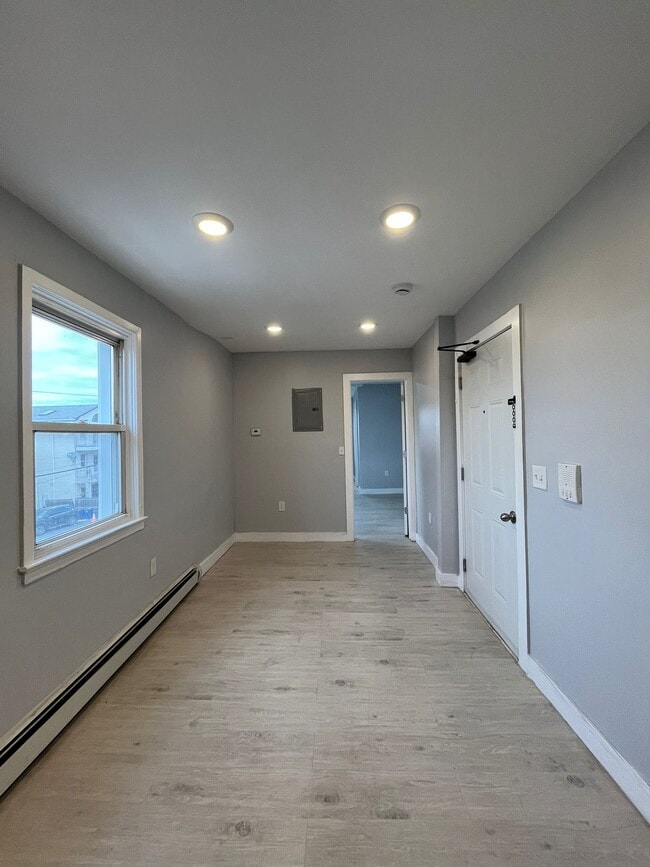 Photo - 212 Zabriskie St