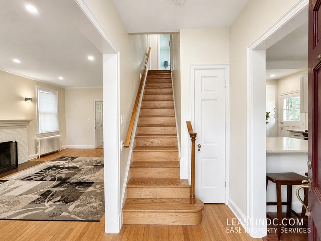 Photo - 4825 Butterworth Pl NW