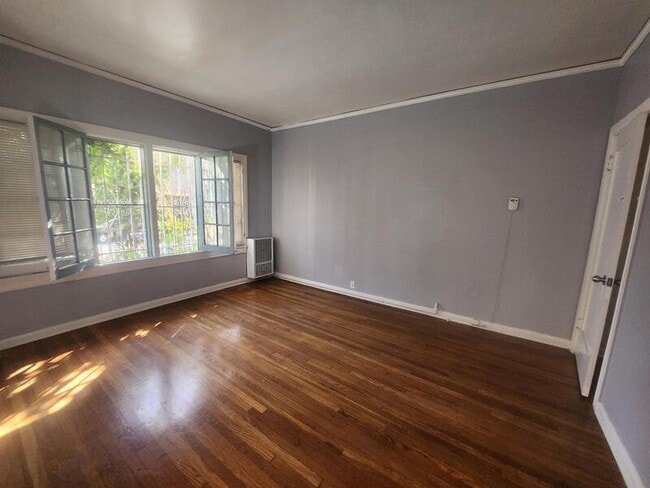 Photo - 4023 W 6th St