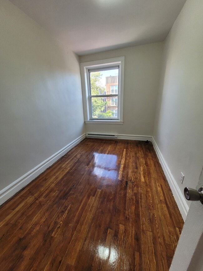 341 Midwood St