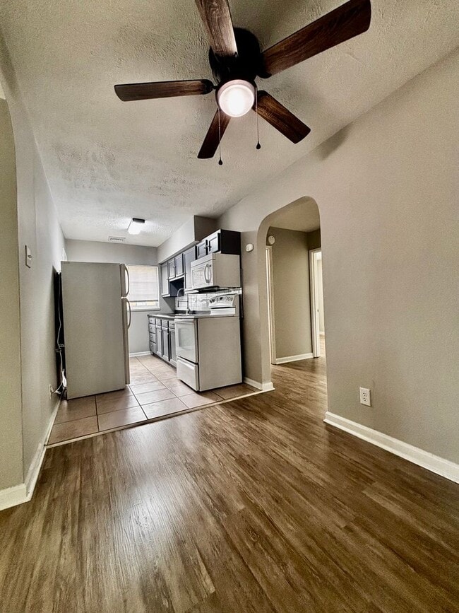 Photo - 523 Hadley Ave Unit 3