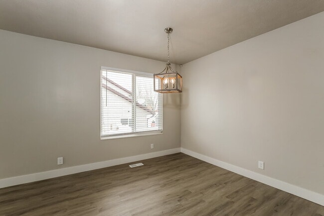 Photo - 76 W Stauffer Ln