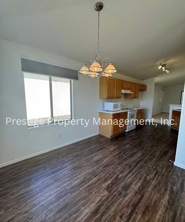 Photo - This charming 3+den/2 Bath East Home Is just What You Need!!