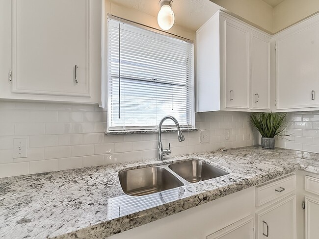 Photo - 900 Bonita Dr